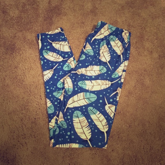 Pants - NWOT Blue Feather Patterned Leggings